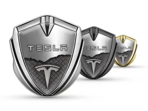 Tesla Emblème Bombé Métal Style Minimal Taille Universelle